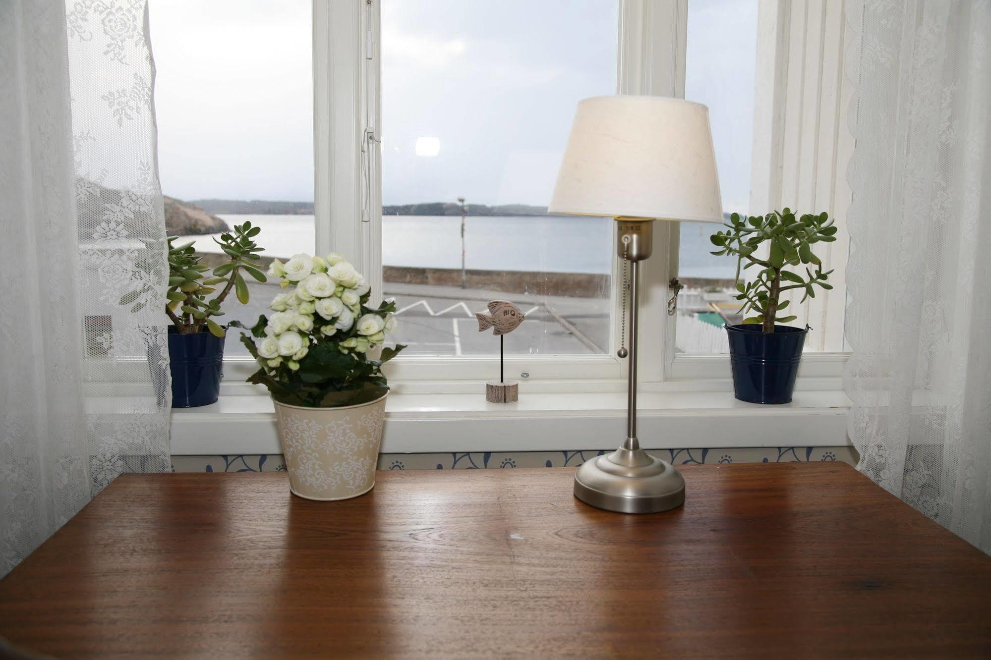 Strandvillan Hotell Och Bed & Breakfast Лисечіль Екстер'єр фото